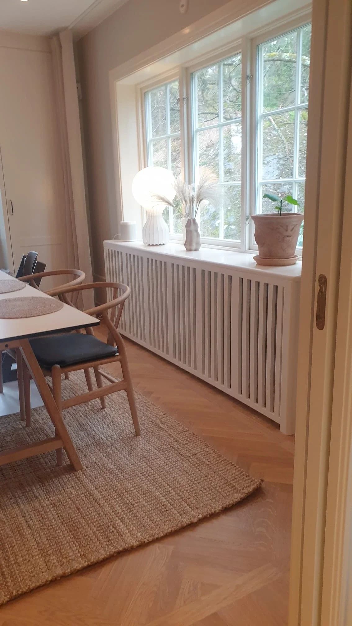 Elementskydd i ljust trä