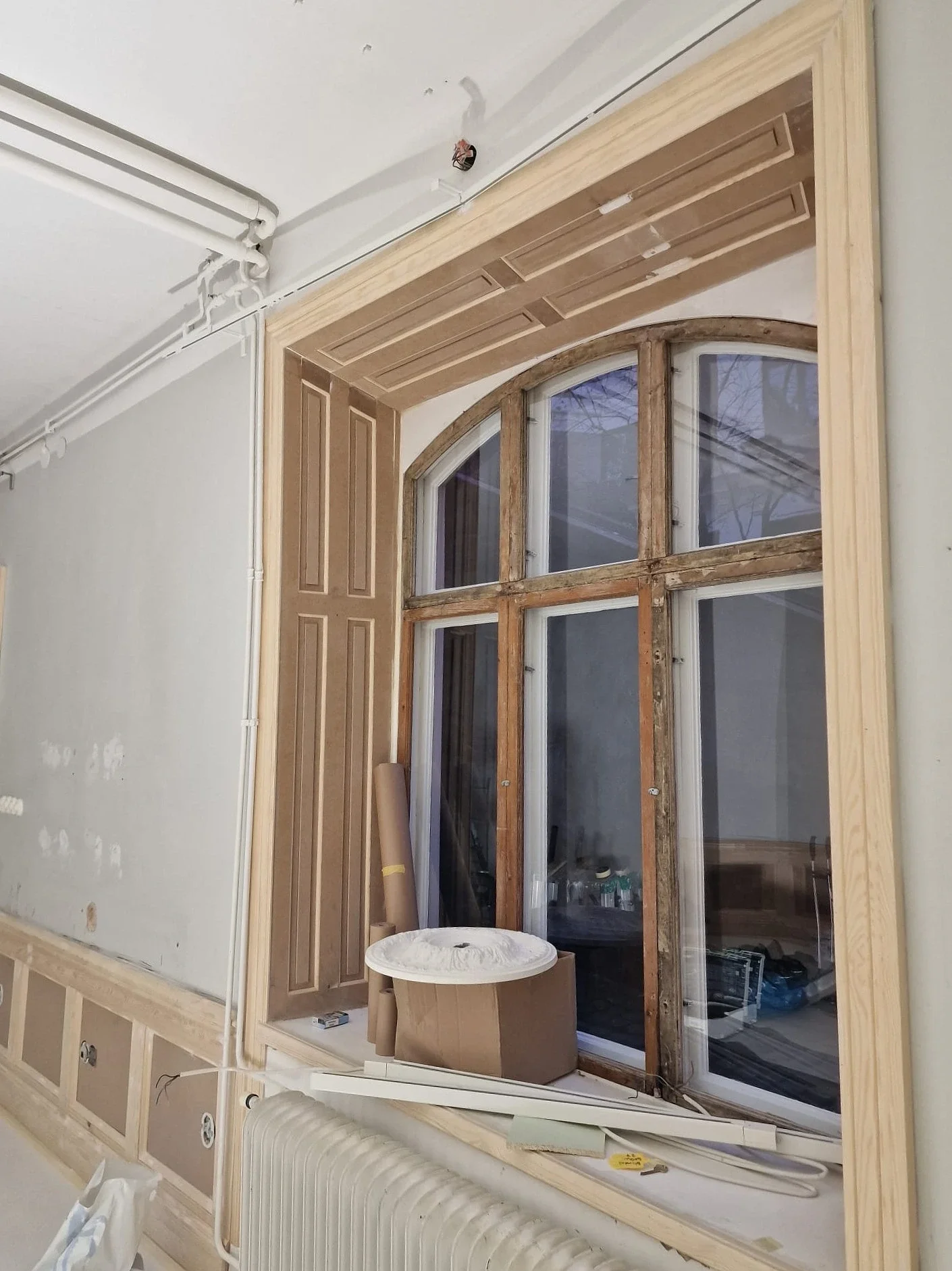 Ljusgröna bröstpanel & fönsternicher